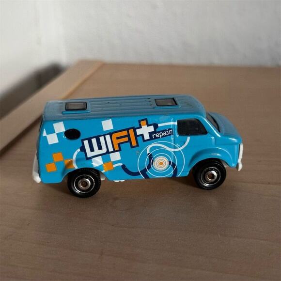 Matchbox Y2K 2006 Chevy Van WiFi Repair Diecast Model 1:74 Blue - Picture 4 of 8
